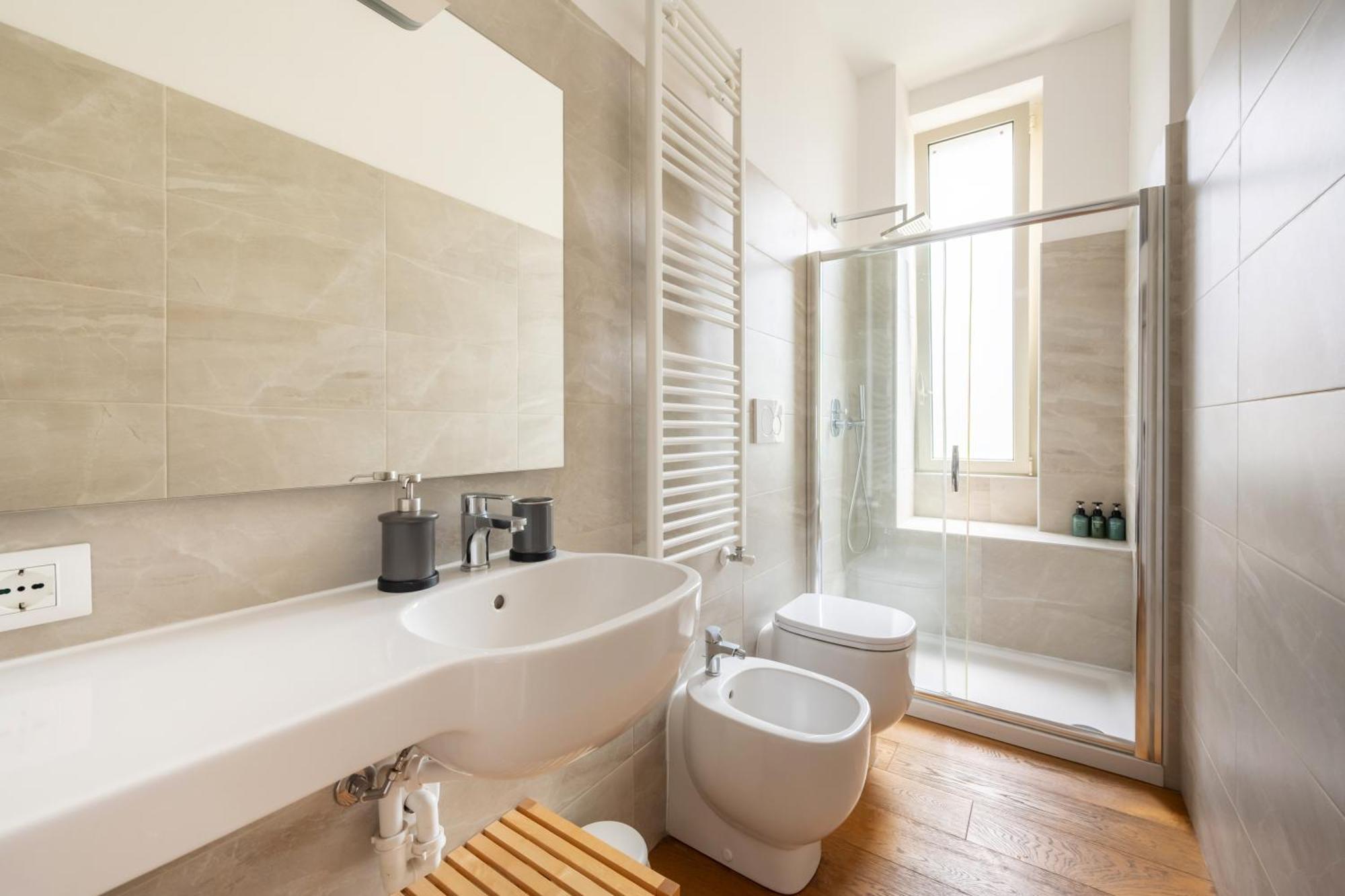Isola - Bright 2-room With Balcony Milano